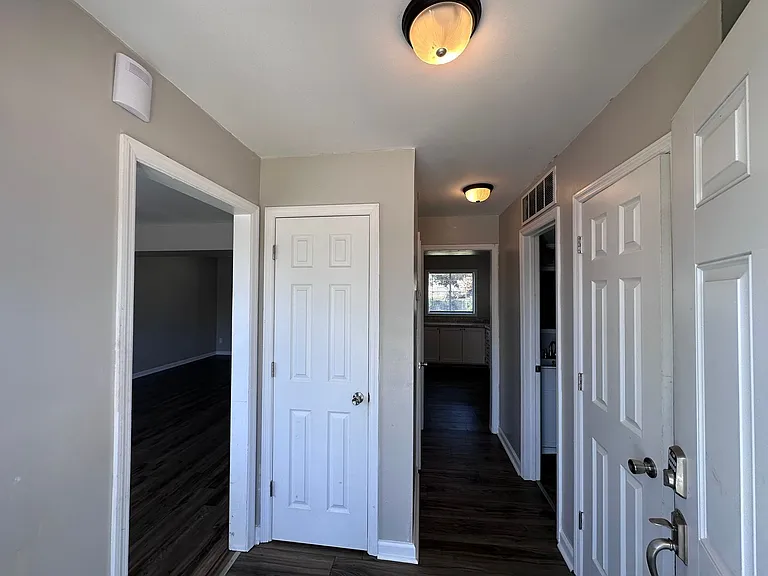 1124 Weston St — Photo 8