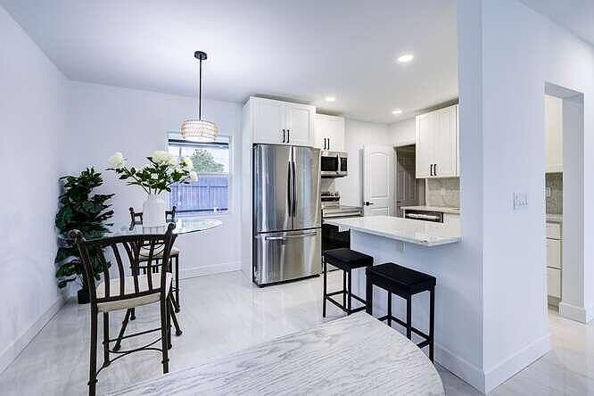 1st image of 1314 S B Street