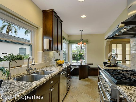 3rd image of 4823 Sussex Dr