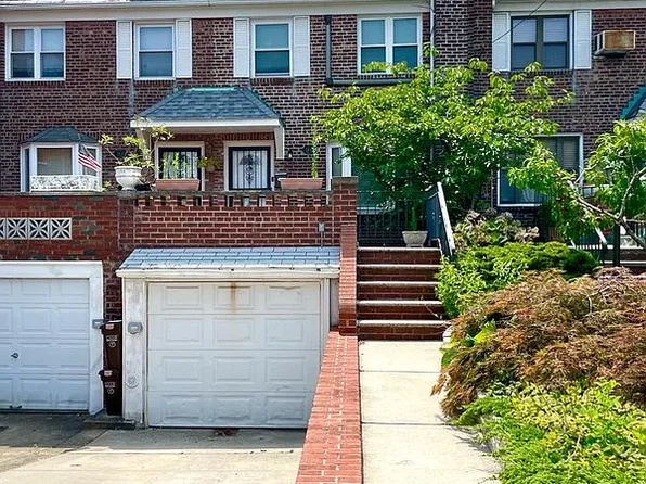 5840 79th St, Middle Village, NY 11379