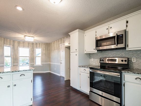 2nd image of 3018 Kedzie Dr
