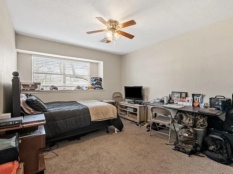 1402 Dominik Dr — Photo 10