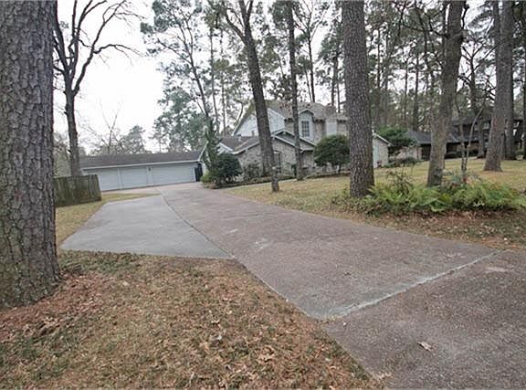 2nd image of 906 Castle Hill Trl