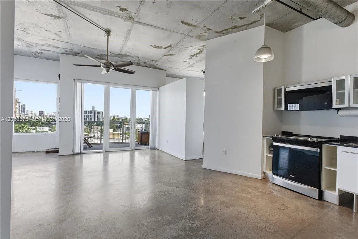 Neo Condo — Photo 1