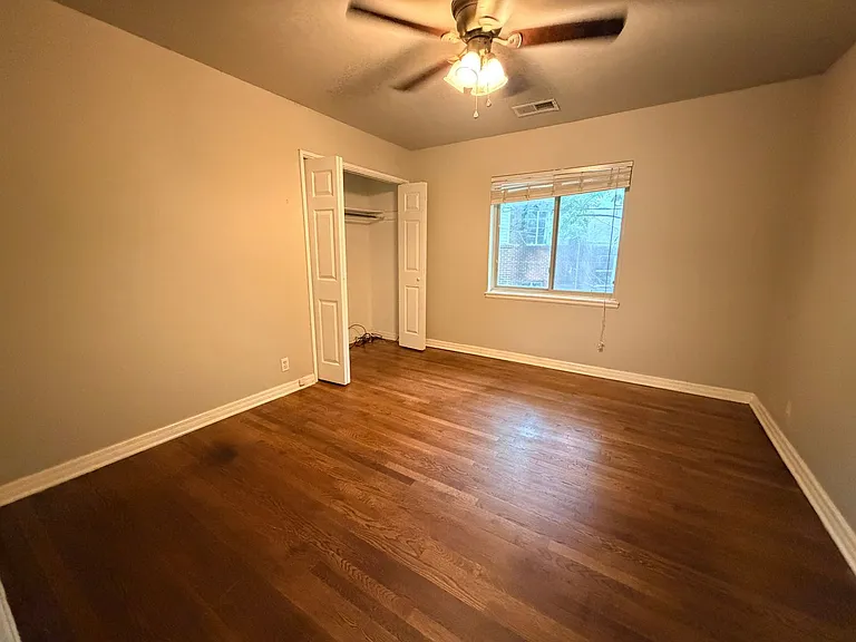 1008 Broadway St — Photo 11