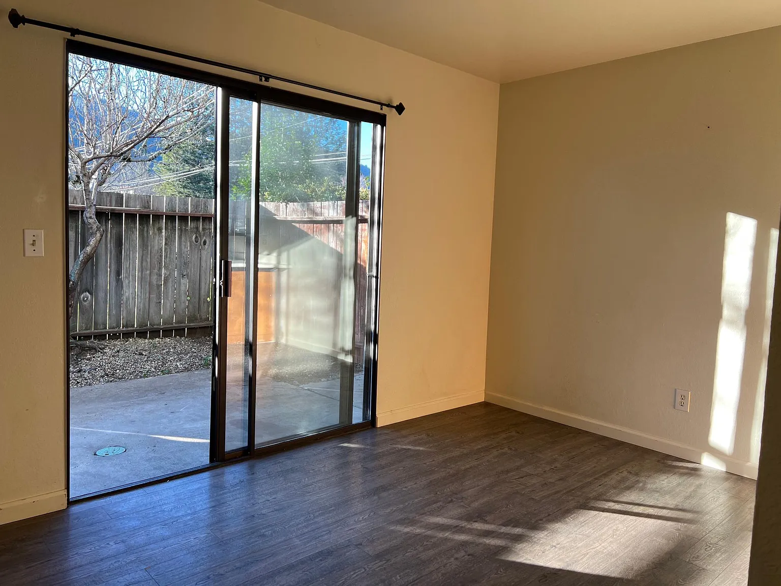 3 bed, 2.5 bath, 1250 sqft, $2,300 — Photo 4