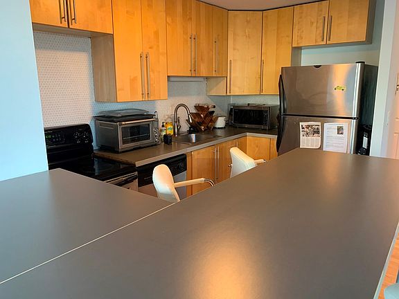 4th image of 88 W Schiller St APT 601