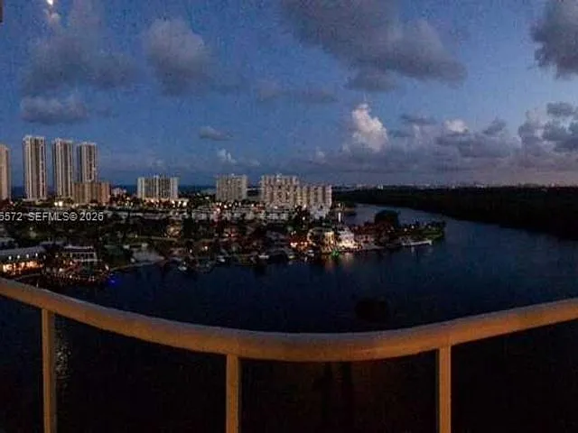 2 bed, 3.0 bath, $5,800 — Photo 3