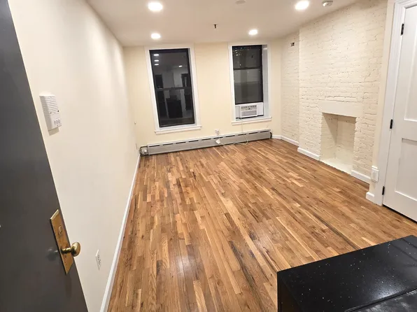 407 West 39th Street image 1 of 6