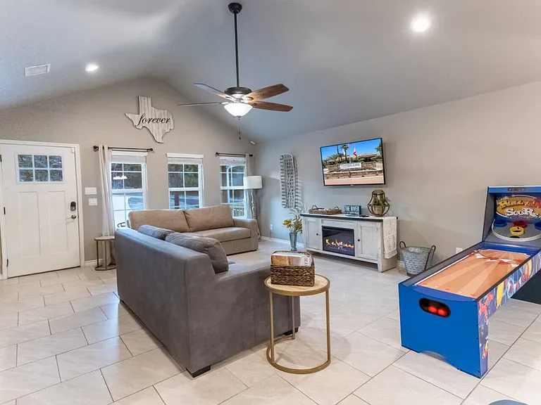 Eastview Dr — Photo 10