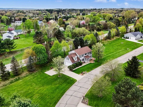 9270 Anacapa Bay Dr, Pinckney, MI 48169