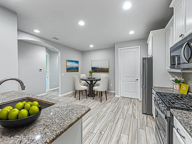 7544 Loren Cove Dr — Photo 14