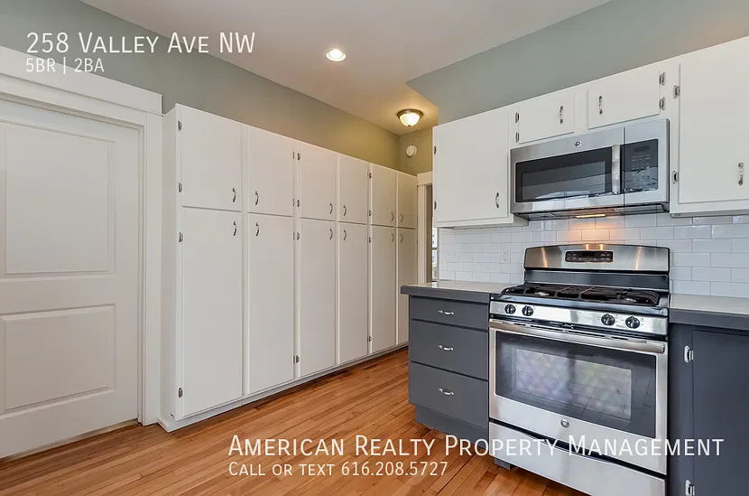 5 bed, 1456 sqft, $2,950 — Photo 4
