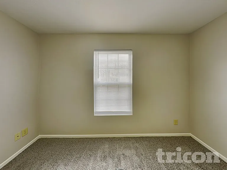 8039 Retreat Ln — Photo 11