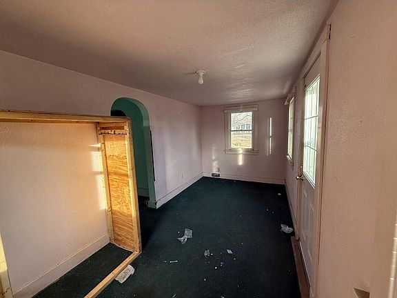 3rd image of 209 E Veterans Rd