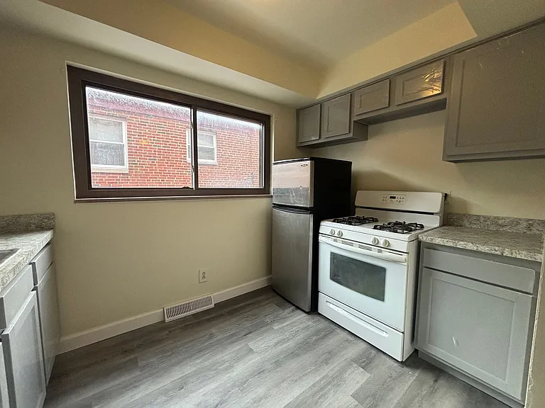 17840 Lake Shore Blvd — Photo 6