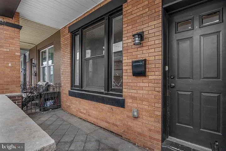 3 bed, 1.5 bath, 1244 sqft, $2,100 — Photo 3