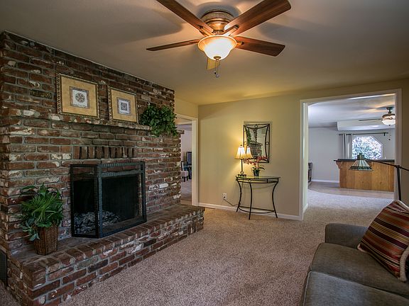 Fireplace in lvg room