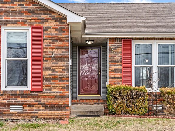4th image of 207 Moncrest Dr