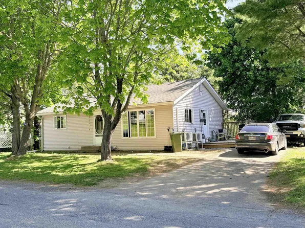 54 Maple Ave, Lunenburg, NS B0J 2C0