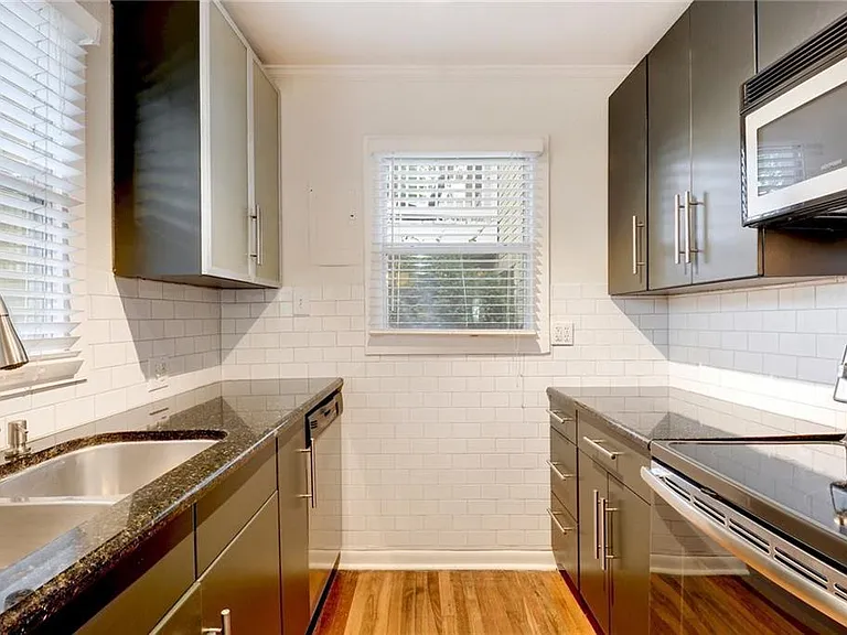 1110 W 22nd St #13A — Photo 11