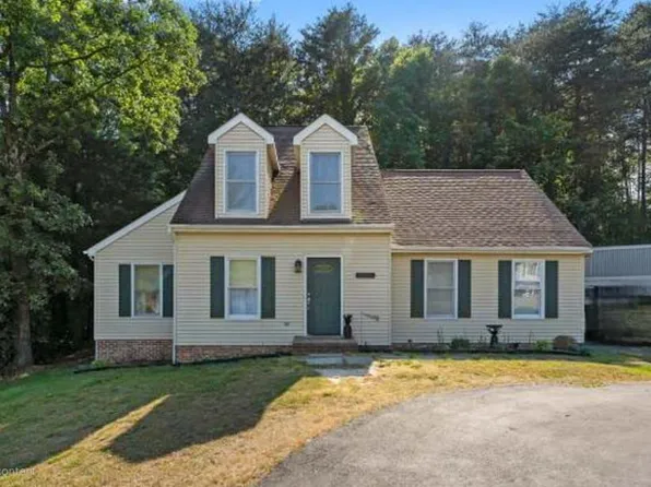 10320 Hillside Ln, Fredericksburg, VA 22408