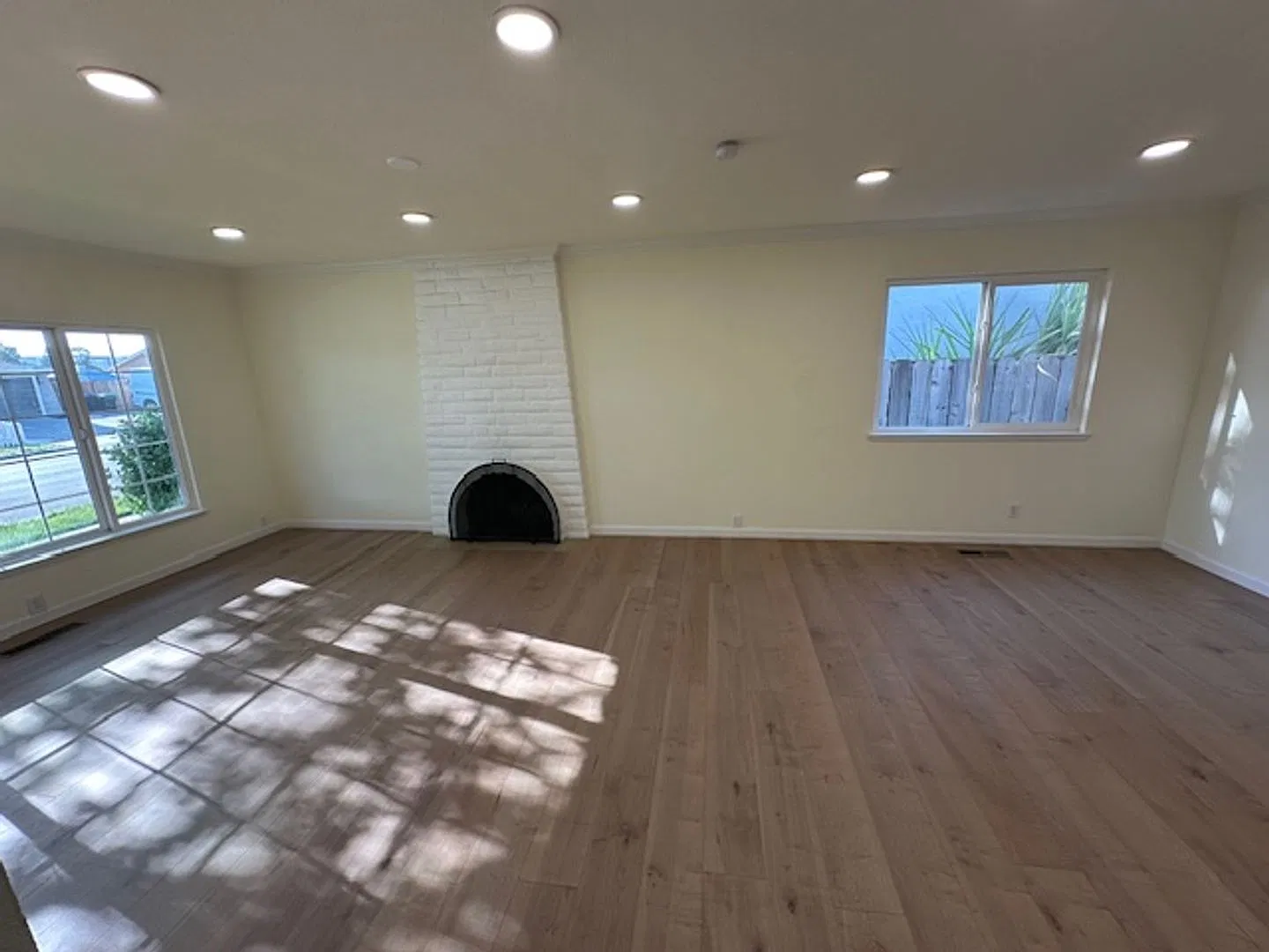 Stunning 4-Bedroom Home with Designer Finishes in Val Vista 05/10 Ready to Rent! — Photo 4