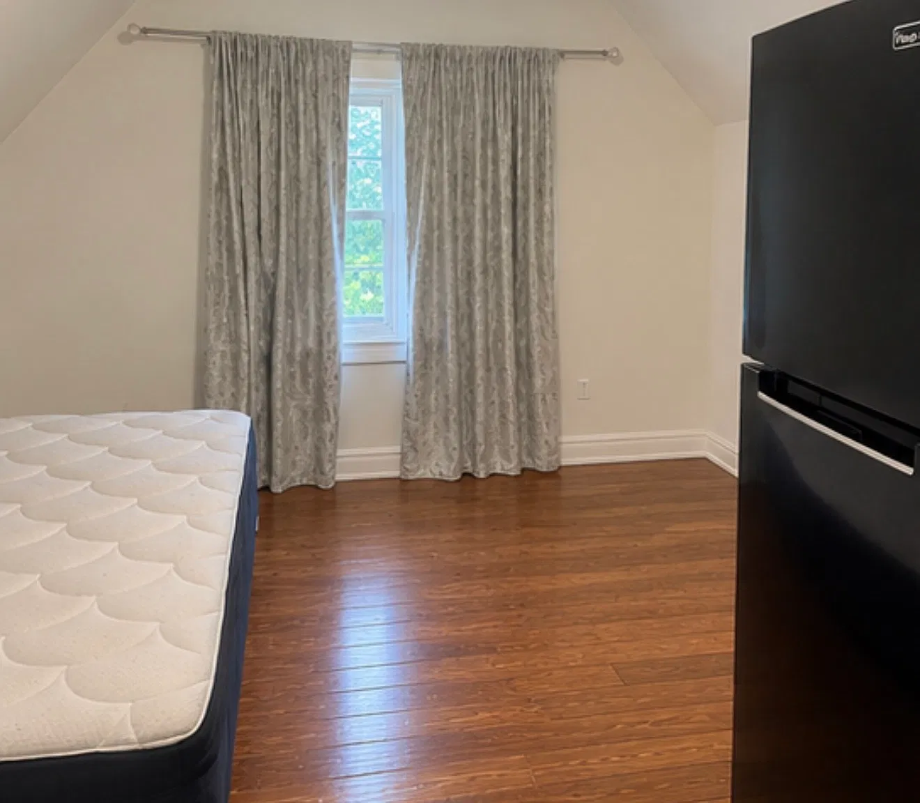 2 bed, $900 — Photo 1