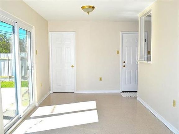 5th image of 5117 Eighty Arpent Rd
