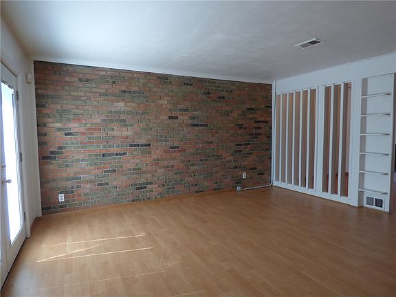 4th image of 7451 Country Brook Dr