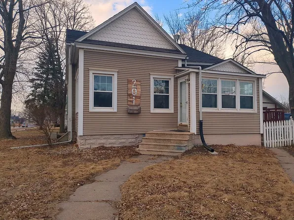201 5th St NE, Orange City, IA 51041