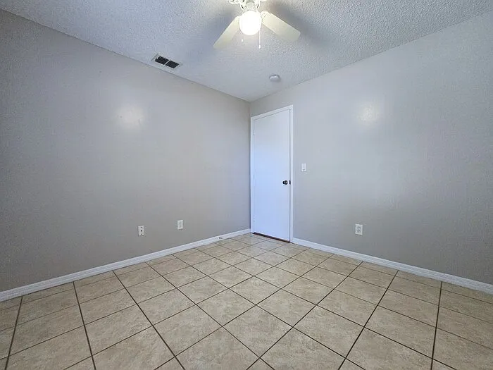 1423 Montana Ave — Photo 20