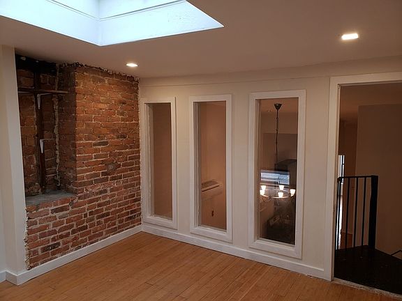 5th image of 1516 Gates Ave #31