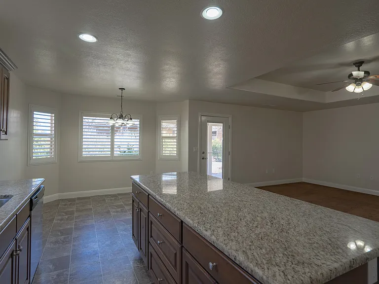 986 Camel Springs Dr — Photo 32