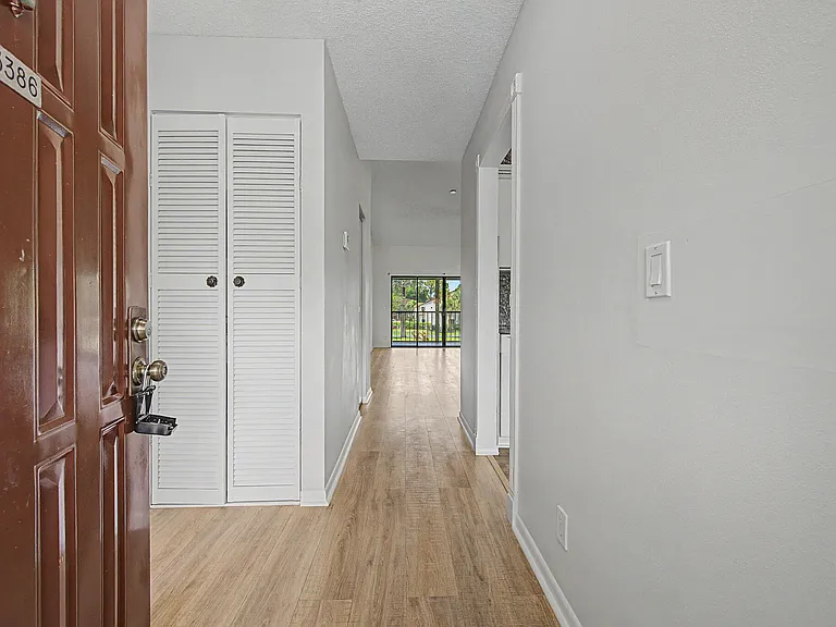 3386 Lucerne Park Dr — Photo 4