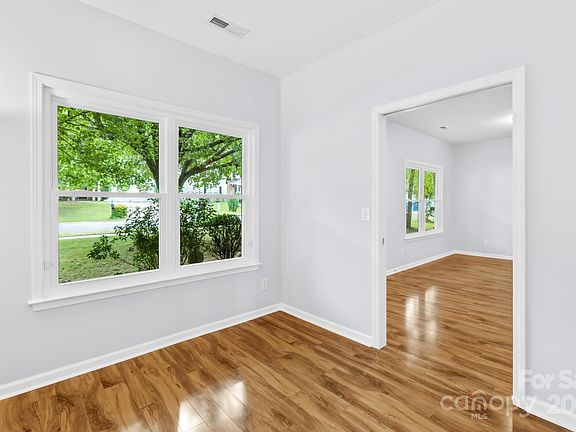 4th image of 8151 Chatham Oaks Dr