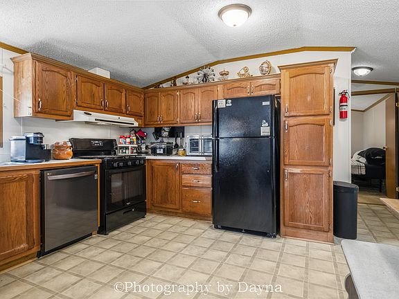 5th image of 8 Berry Ln