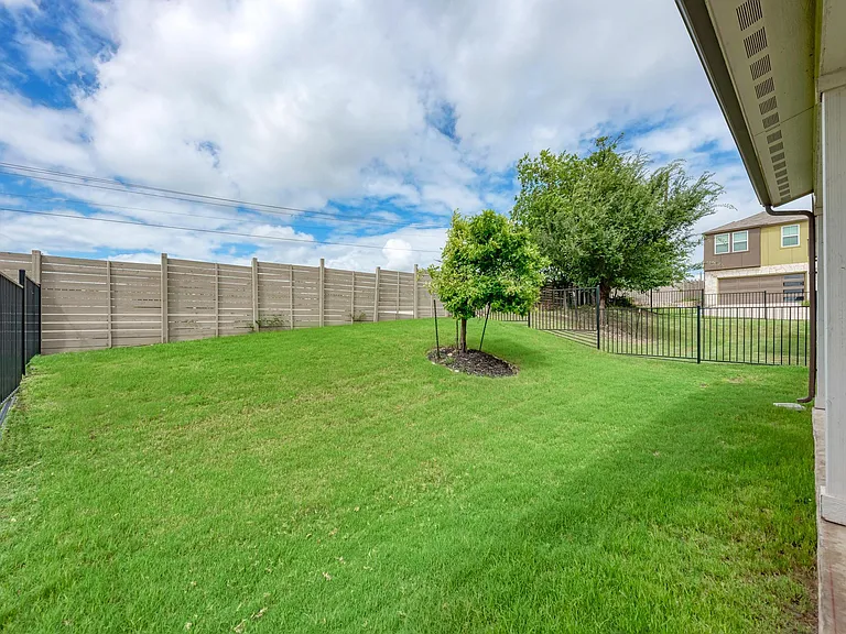 7203 Travertine Spring Dr — Photo 36