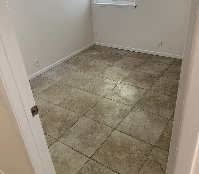 MASTER ROOM