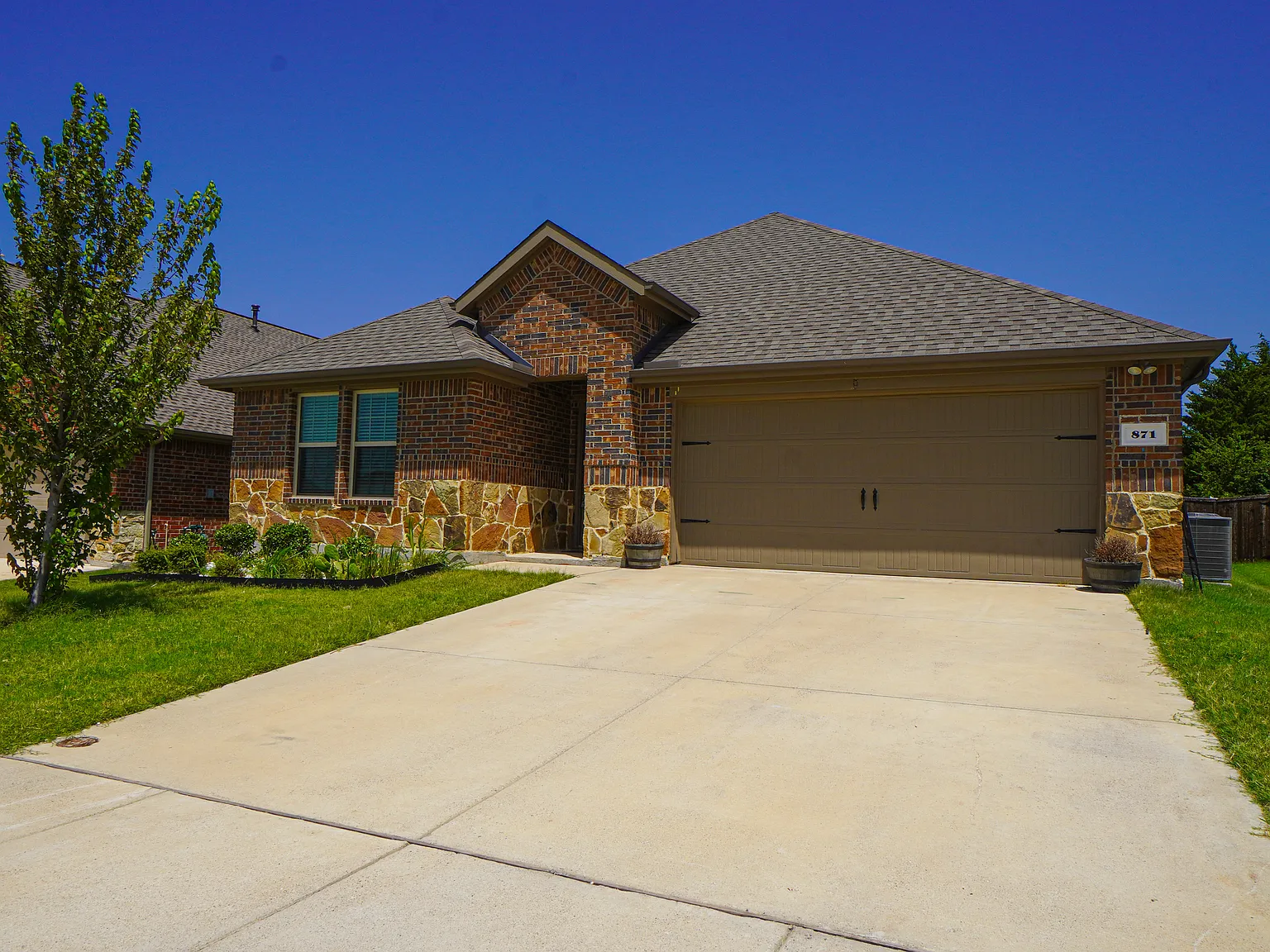 4 bed, 2069 sqft, $2,500 — Photo 4
