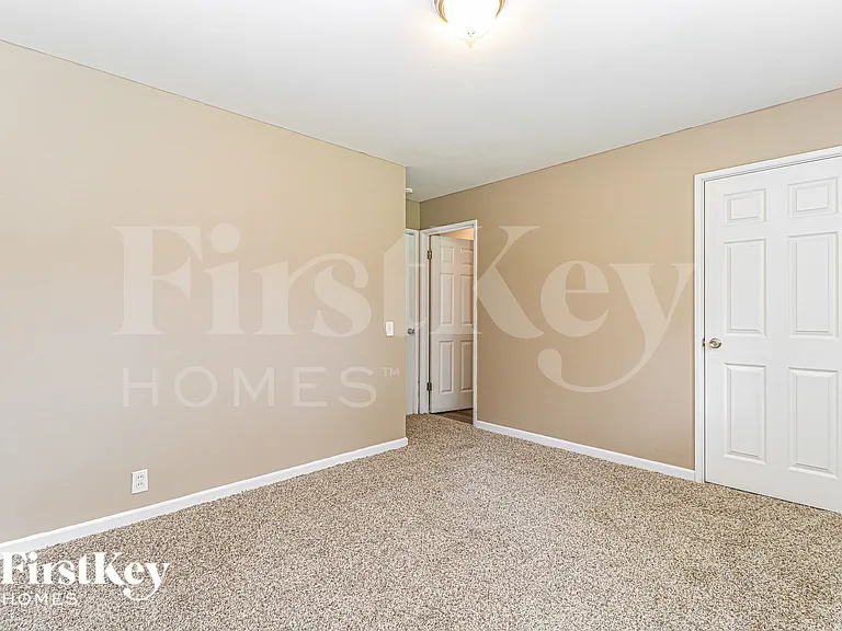 2110 Somerset Dr — Photo 11