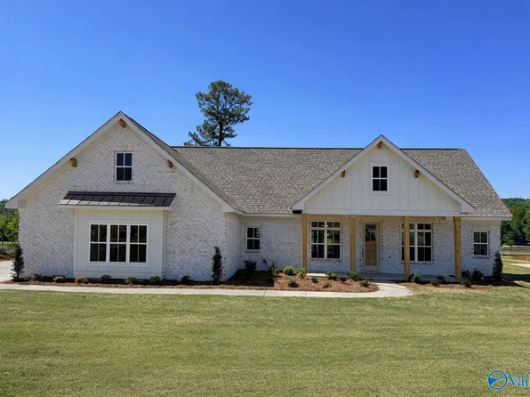 372 Lake Creek Dr, Guntersville, AL 35976