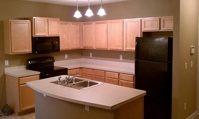 3 bed, 2.5 bath, 1460 sqft, $2,100 — Photo 4