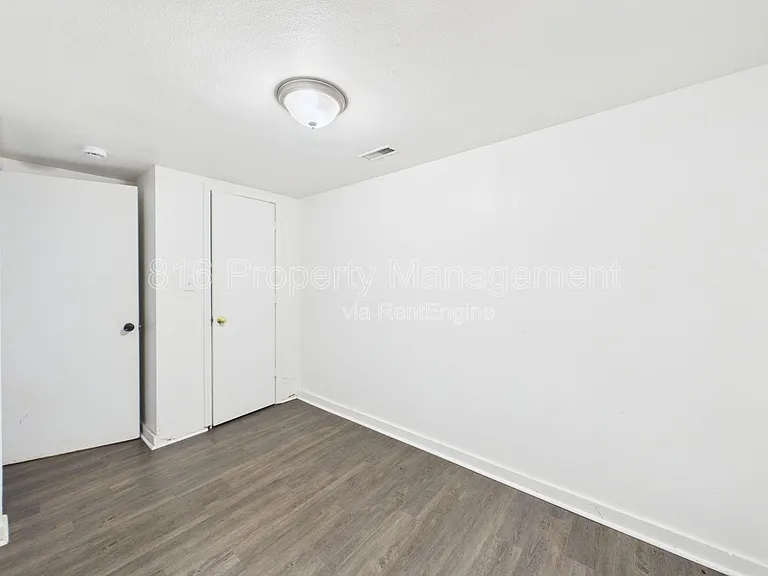 639 S Crysler Ave #E — Photo 10