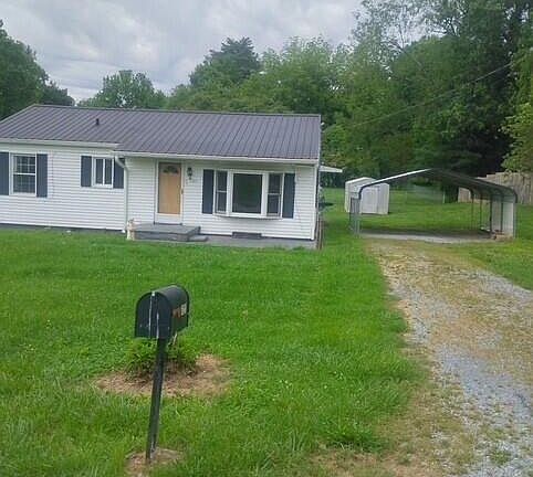 2nd image of 1221 Lowell St