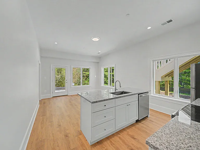 10205 Sorrel Ave — Photo 7