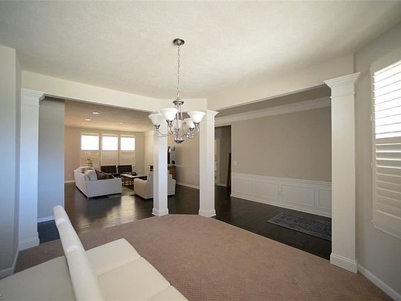 4th image of 80 Brighton Dr