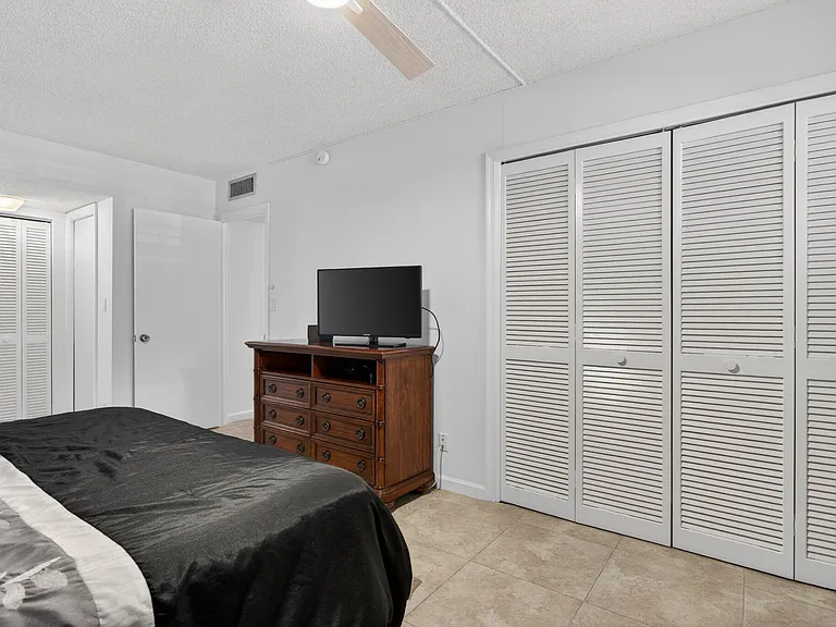 3150 NE 48th Ct #104 — Photo 12