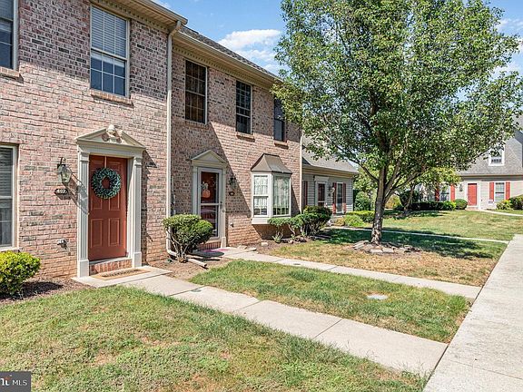 3rd image of 401 Stonehedge Ln