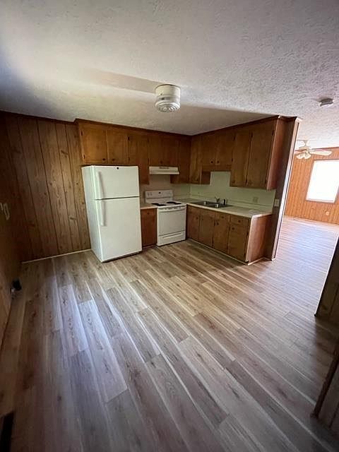 2nd image of 628 Dixon Ave Unit F